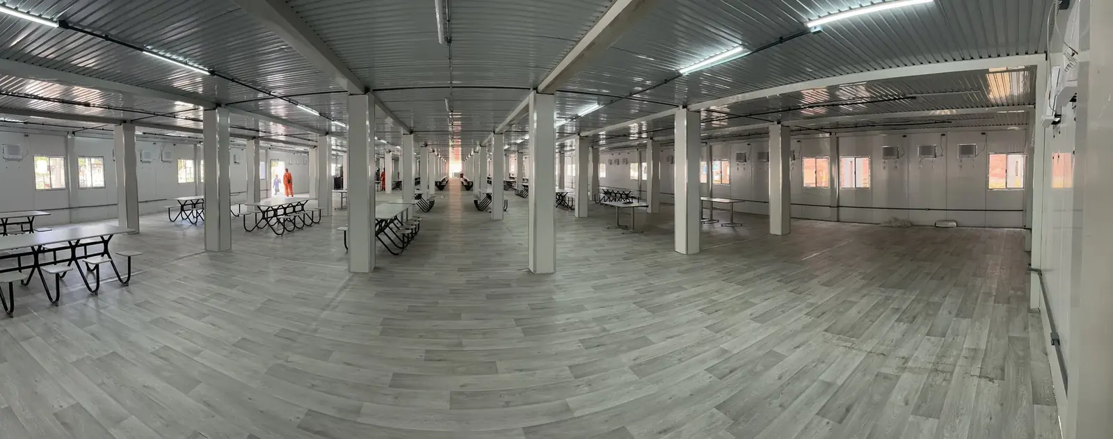 Interior amplo de container modular premium