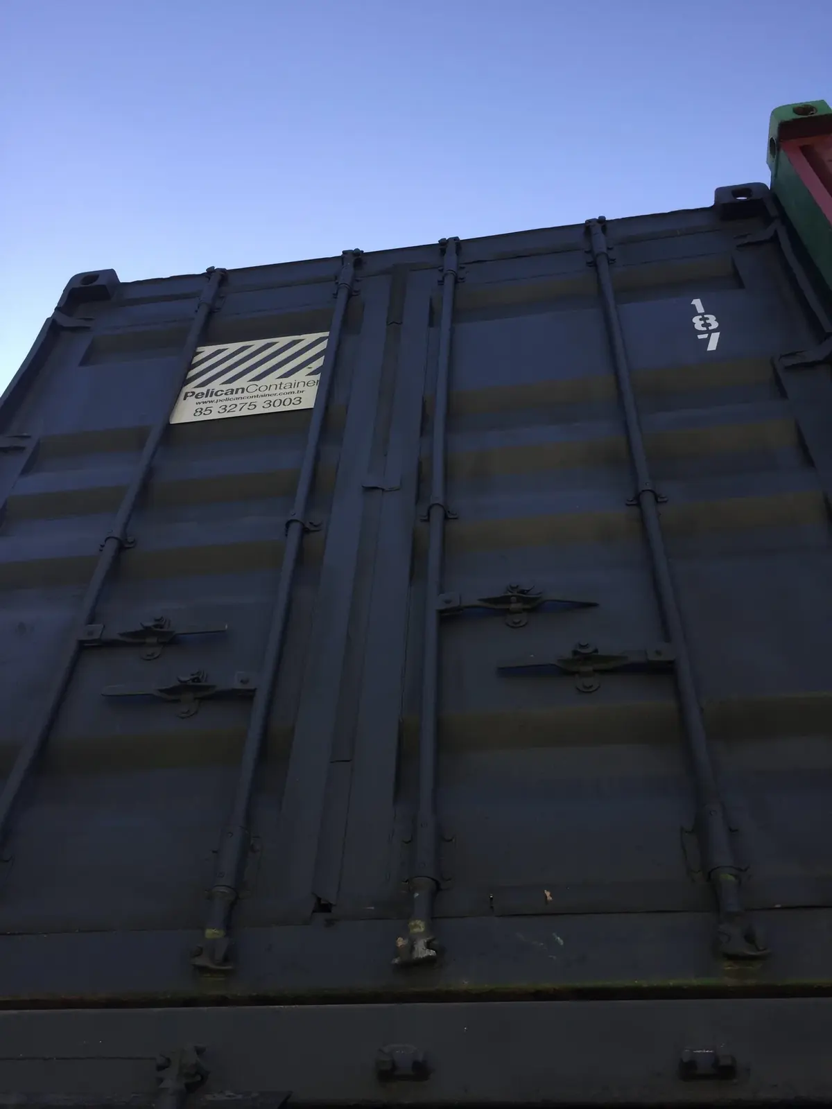 Container de armazenamento cinza chumbo para locação